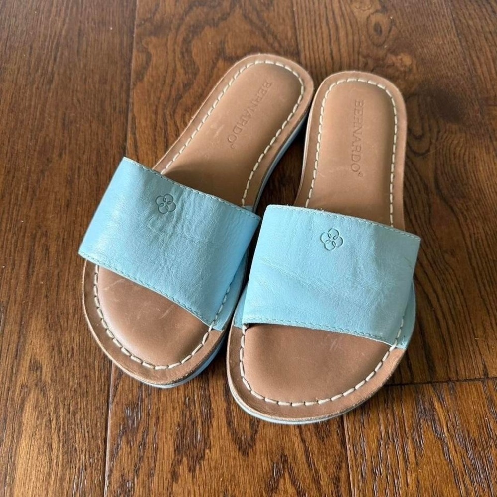 Bernardo women's leather slide sandals size 5 blue minimalist flat